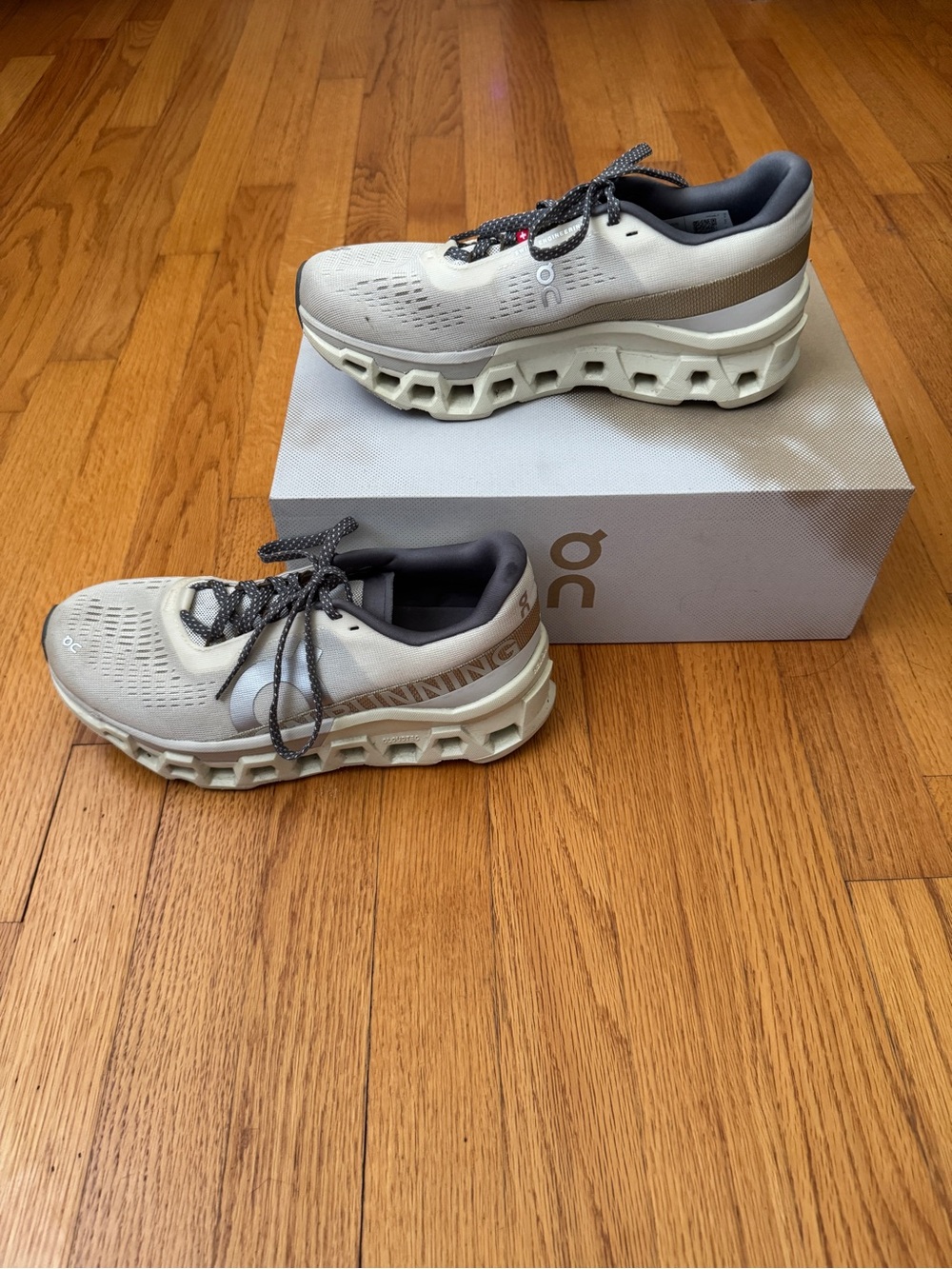 On Cloudmonster-2 women sz 8 cream/grey with box